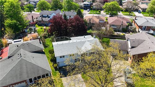 upper-15 Westchester Pl, Kitchener, ON, N2B3M6 | Card Image