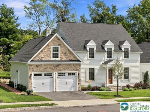 4369 Stonebridge Dr, Bethlehem, PA, 18015-8712 | Card Image