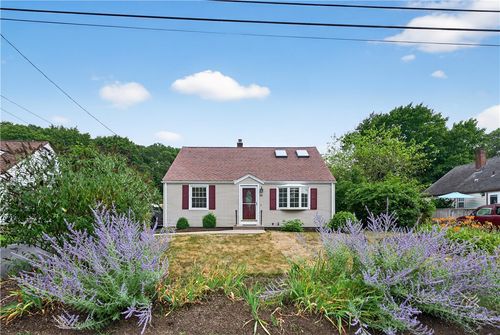 48 Nichols Rd, North Kingstown, RI, 02852-2032 | Card Image