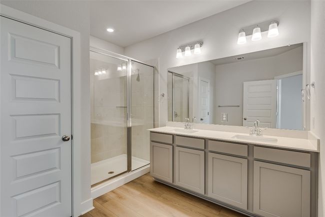Owner's Bathroom | Image 9