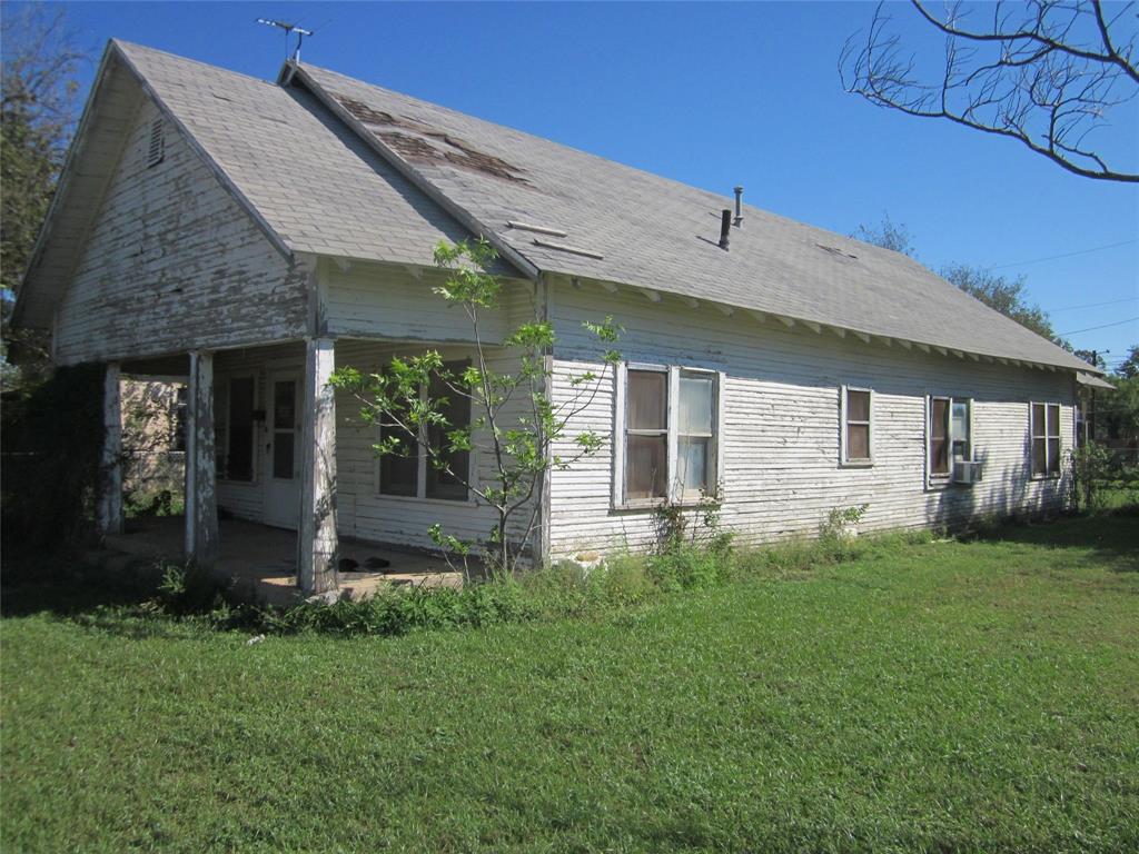 Walnut St, Baird, TX 79504