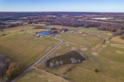 675 Beecham Ln, Puryear, TN, 38251-4616 | Card Image