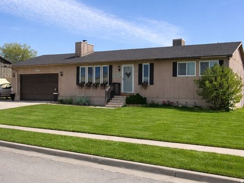 810 Pinewood Cir, Price, UT, 84501-2016 | Card Image