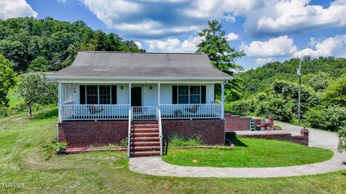 124 Maple Crest Cir, Surgoinsville, TN, 37873-6111 | Card Image