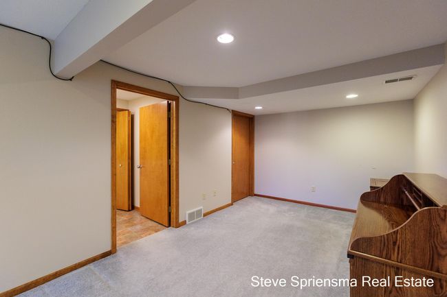 7392 Boulder Bluff, Jenison-55 | Image 30