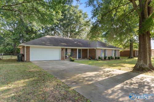 142 Raspberry Way, Madison, AL, 35757-8304 | Card Image