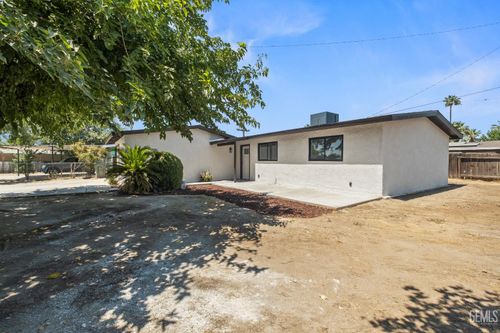 5804 Elwood Lane, Bakersfield, CA, 93307 | Card Image