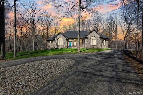 1150 Cripple Creek Ln, Rochester Hills, MI, 48306-3319 | Card Image