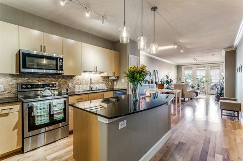 apt-307-3818 Holland Ave, Dallas, TX, 75219-6717 | Card Image