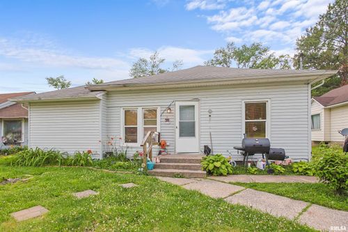 512 S Cherry St, West Frankfort, IL, 62896-3042 | Card Image