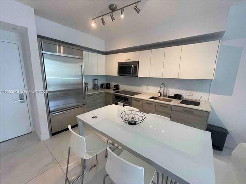 2304-1300 Brickell Bay Dr, Miami, FL, 33131 | Card Image