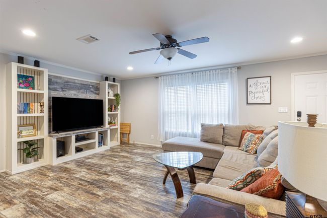 21167 Joe Paul Ln, House other with 4 bedrooms, 2 bathrooms and null parking in Chandler TX | Image 6