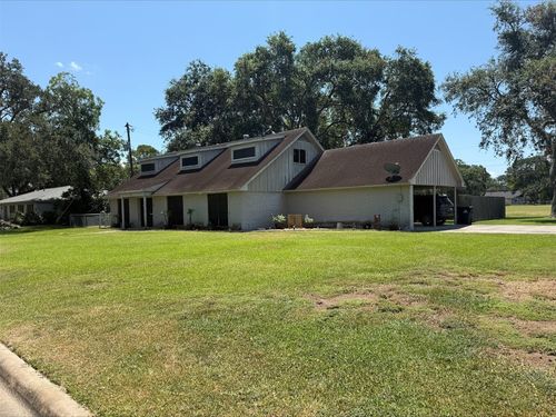 905 Center St, El Campo, TX, 77437-3203 | Card Image