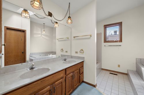 2176 Jordan Ln, Elgin, IL, 60123-2565 | Card Image