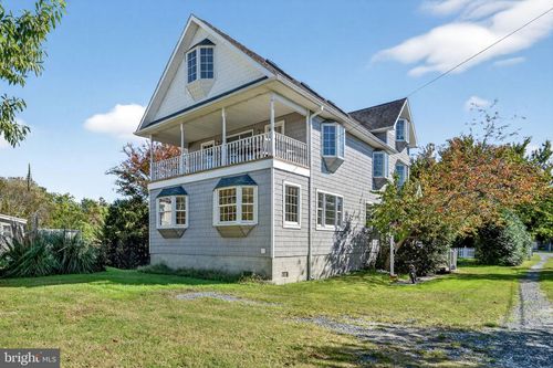 6045 Tarr St, CHINCOTEAGUE ISLAND, VA, 23336-2823 | Card Image