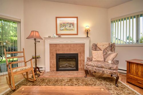 7-5156 Cordova Bay Rd, Victoria, BC, V8Y2X5 | Card Image