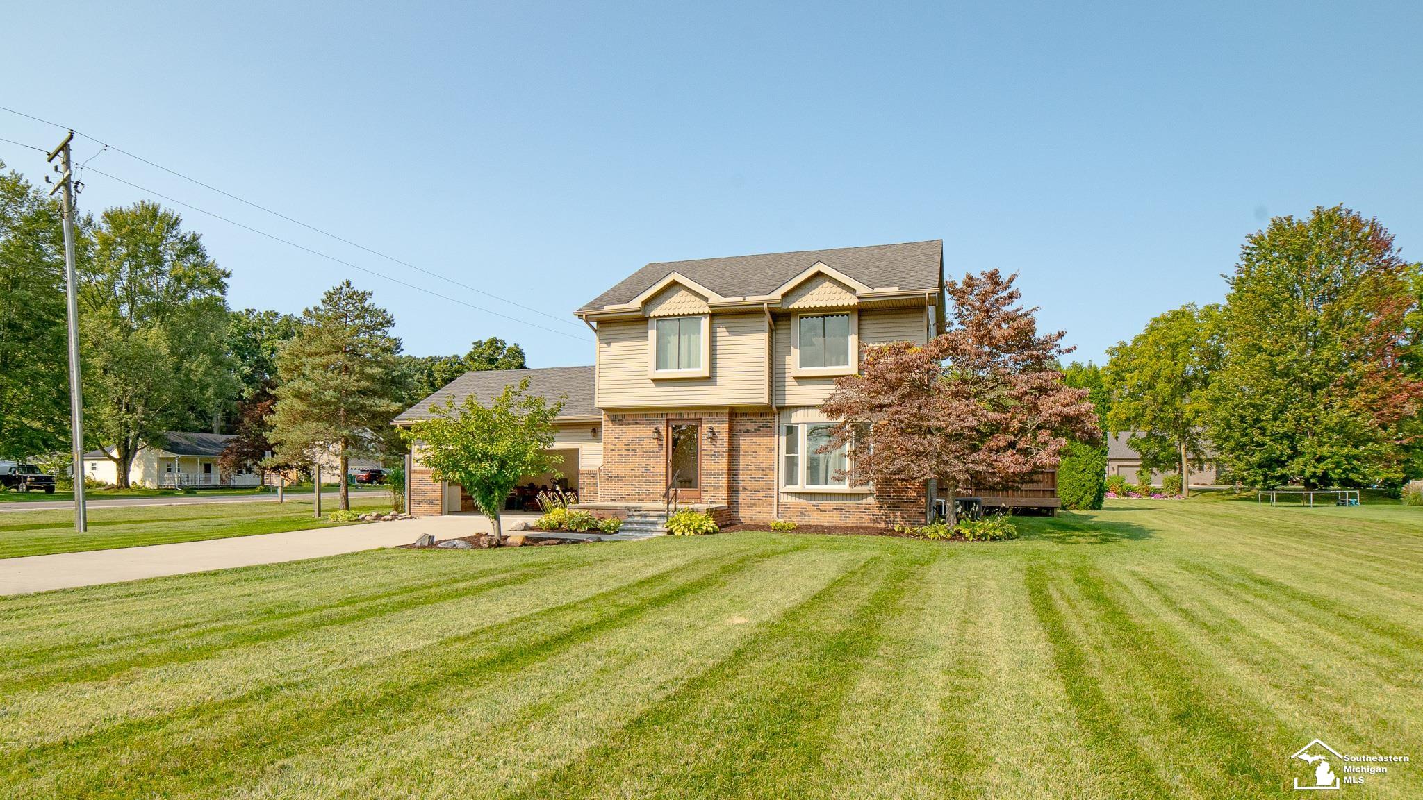 Independence Dr, New Boston, MI 48164