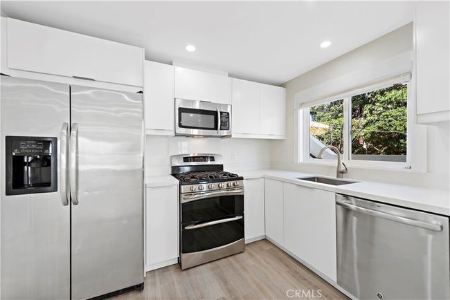 827 Cliff Dr, Condo with 2 bedrooms, 2 bathrooms and 1 parking in Laguna Beach CA | Image 9