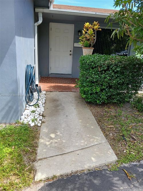 539-539 S Rainbow Dr, Hollywood, FL, 33021-7513 | Card Image
