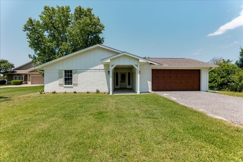 104 Pontiac Dr, Lake Kiowa, TX, 76240-9436 | Card Image