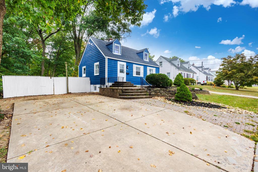 Read Ave, Runnemede, NJ 08078