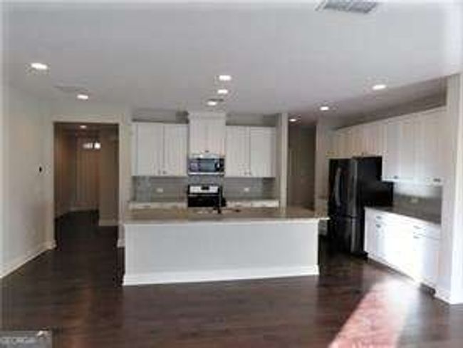 8265 Village Pl, Townhouse with 3 bedrooms, 3 bathrooms and 2 parking in Suwanee GA | Image 10