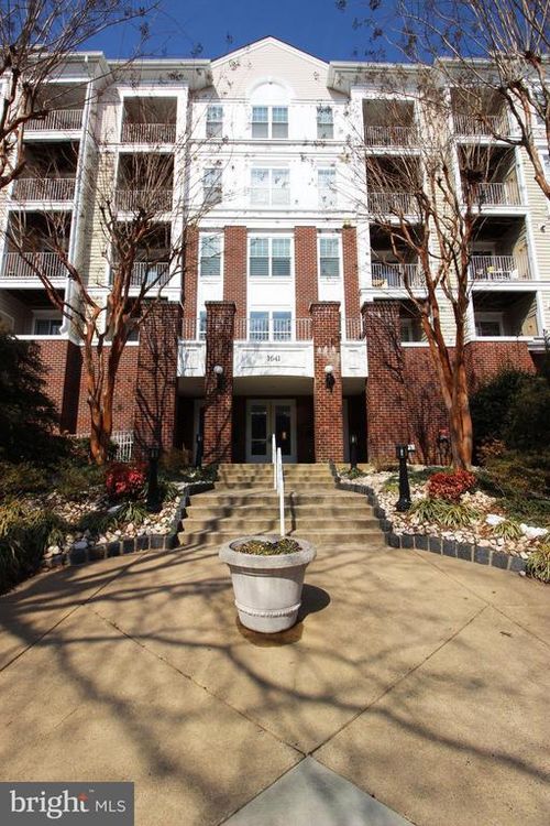 unit-104-1641 International Dr, MCLEAN, VA, 22102-4829 | Card Image