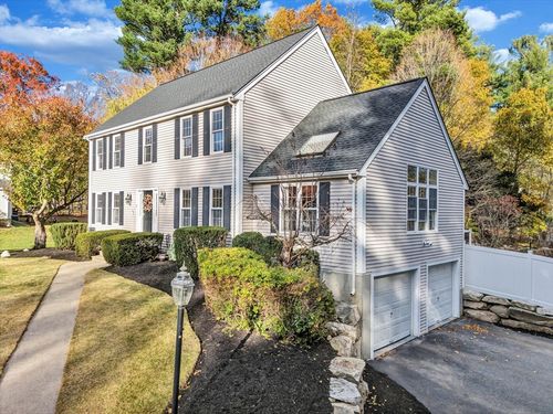 5 Fales St, Medway, MA, 02053-1681 | Card Image