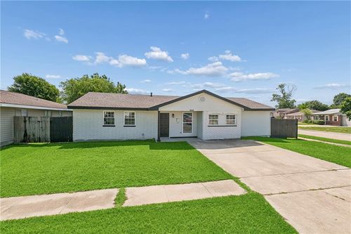 669 Taylorbrook Dr, Gretna, LA, 70056-7921 | Card Image