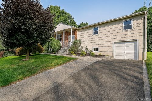 upper-r-568 Manville Rd, Pleasantville, NY, 10570-2831 | Card Image