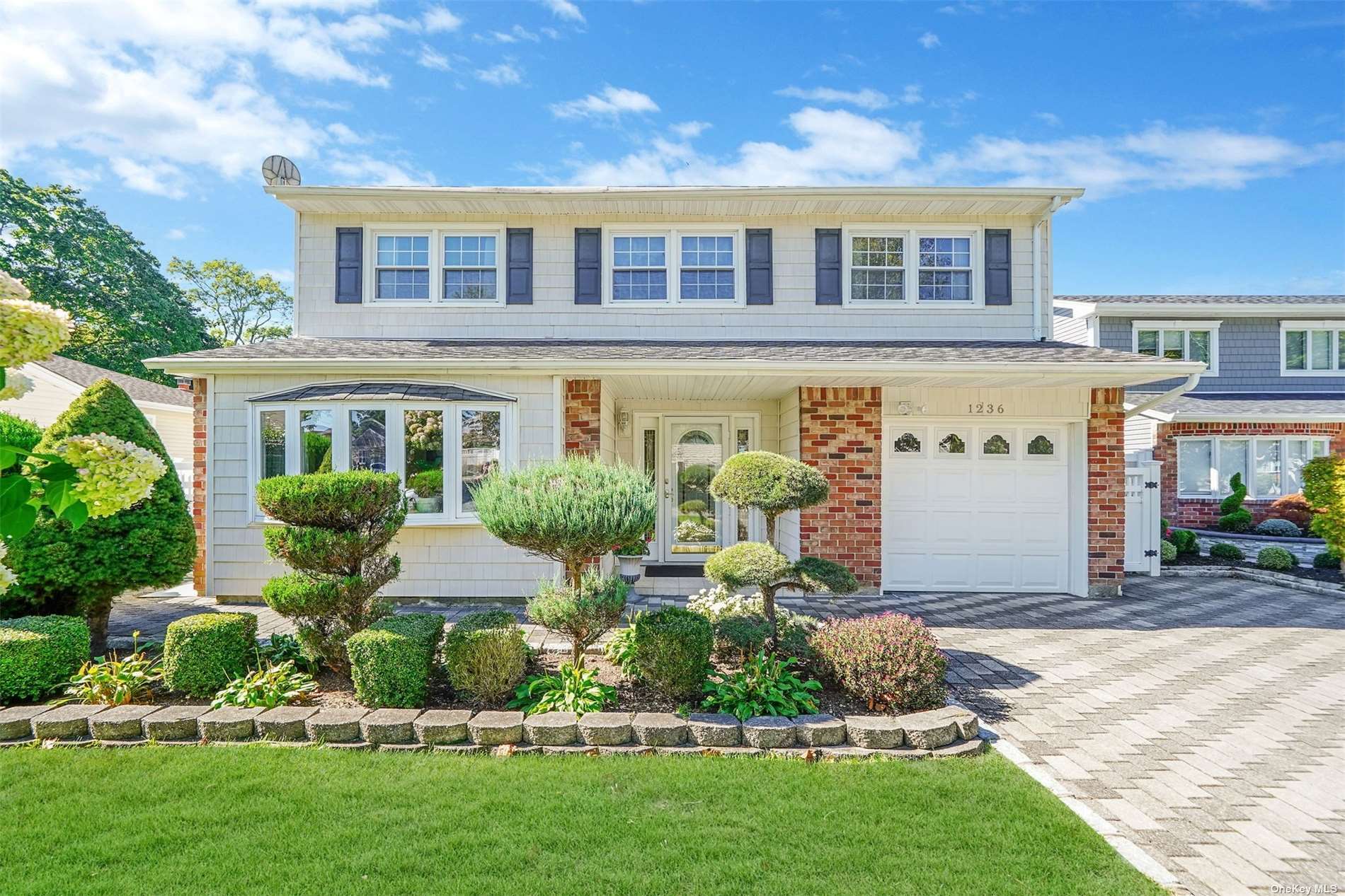 Little Neck Ave, North Bellmore, NY 11710
