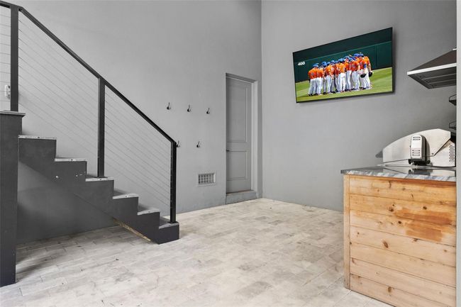 covered/screened-in patio | Image 54