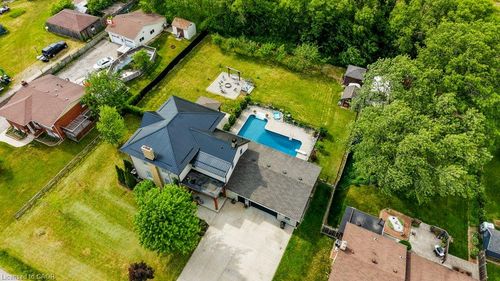 35 Schweitzer St, Kitchener, ON, N2K1B5 | Card Image