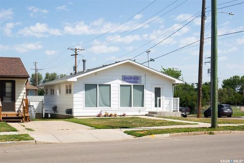 604 3rd Ave Ne, Moose Jaw, SK, S6H7L1 | Card Image