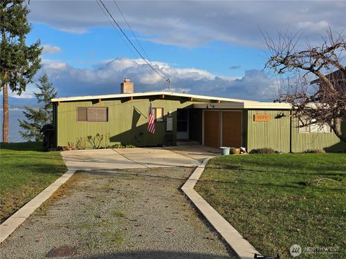 1577 Country Club Drive, Camano Island, WA, 98282 | Card Image