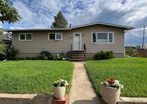 599 3 Avenue W, Drumheller, AB, T0J0Y3 | Card Image