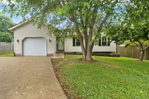 210 Moss Cir, Winchester, KY, 40391-9684 | Card Image