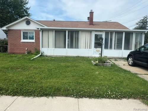 19351 Eastland St, Roseville, MI, 48066-4168 | Card Image