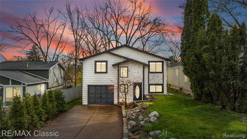 2149 Sunnycrest Dr, West Bloomfield, MI, 48323-3858 | Card Image