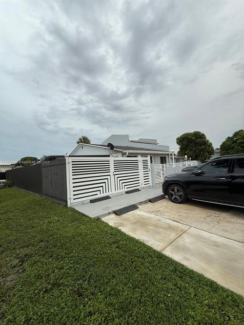 19570 Nw 55th Circle Pl, Miami Gardens, FL, 33055-6185 | Card Image