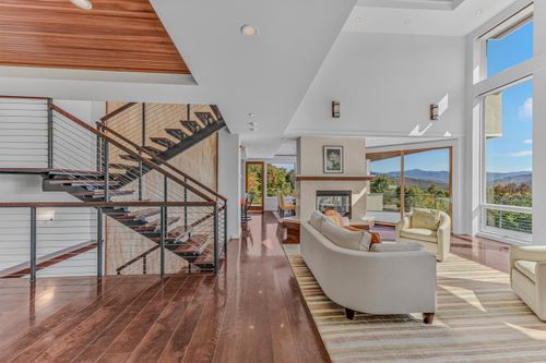 209 Ledgewood Dr, Bethlehem, NH, 03574 | Card Image