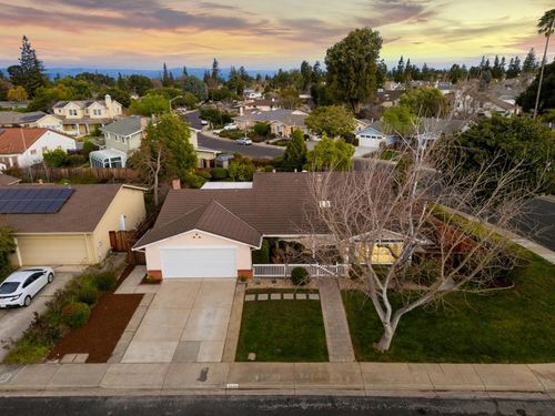 2733 Winfield Dr, Mountain View, CA, 94040-4444 | Card Image