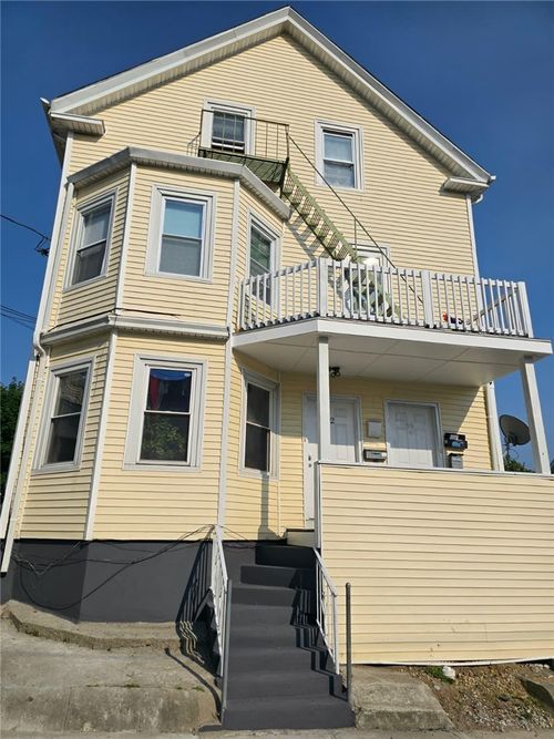 42 Calder St, Providence, RI, 02907-2911 | Card Image
