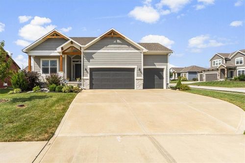 1512 Sw Arborlake Dr, Lee's Summit, MO, 64082 | Card Image