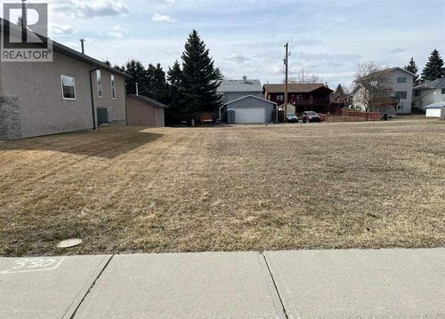 330 Parkview Estates, Strathmore, AB, T1P1K8 | Card Image