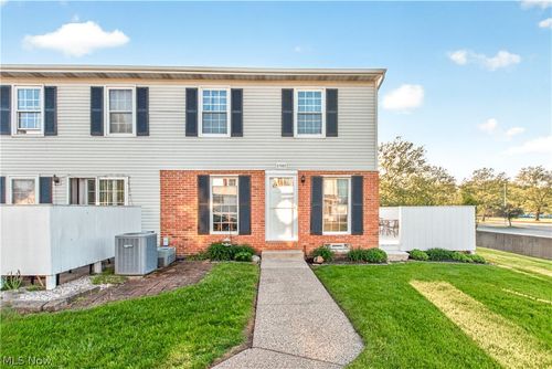 3c-17522 Independence Ct, Brook Park, OH, 44142-3535 | Card Image