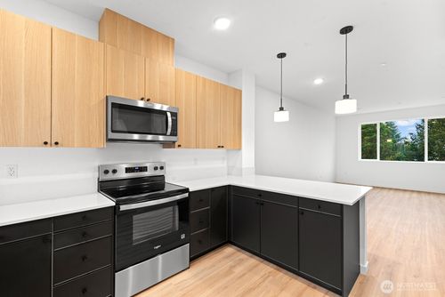 1425 Sw 111th Ln, Seattle, WA, 98146 | Card Image