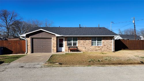 417 Wood St, Sanger, TX, 76266-9545 | Card Image