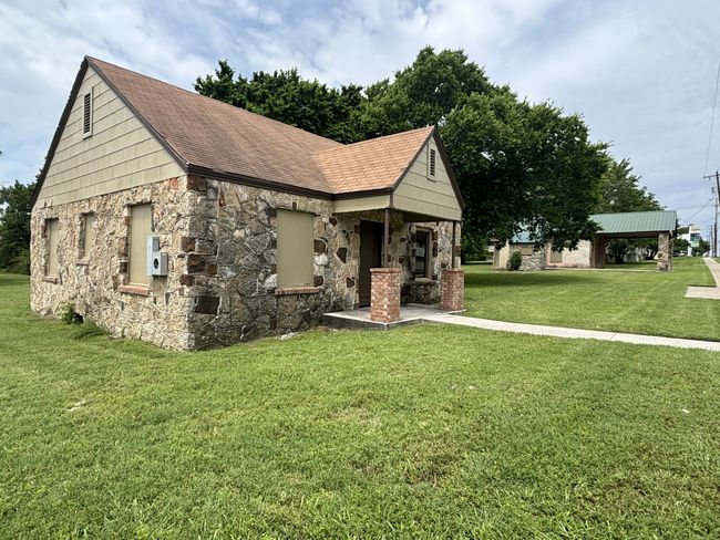 400 S Broad St, House other with 2 bedrooms, 1 bathrooms and null parking in Saint Jo TX | Image 6