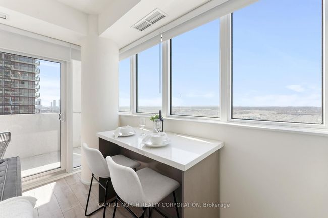 1718 - 9000 Jane St, Condo with 2 bedrooms, 2 bathrooms and 1 parking in Concord ON | Image 17